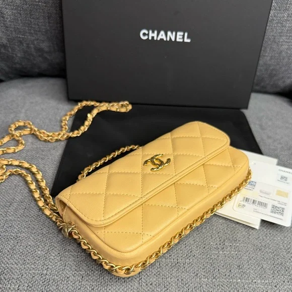 CHANEL CC flap lambskin WOC phone holder on chain - Picture 5 of 15